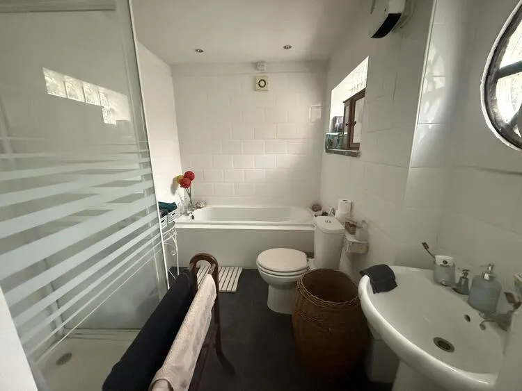 3 bedroom Semi-detached house in Nottingham