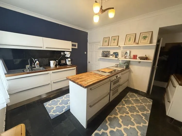 3 bedroom Semi-detached house in Nottingham