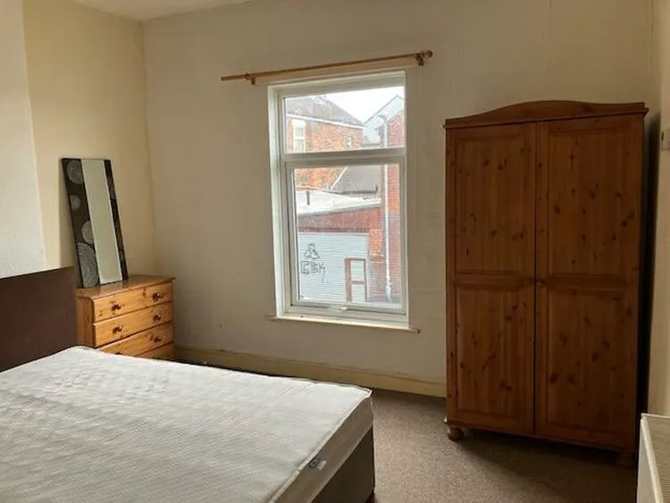 2 bedroom Terraced House in Stoke-On-Trent