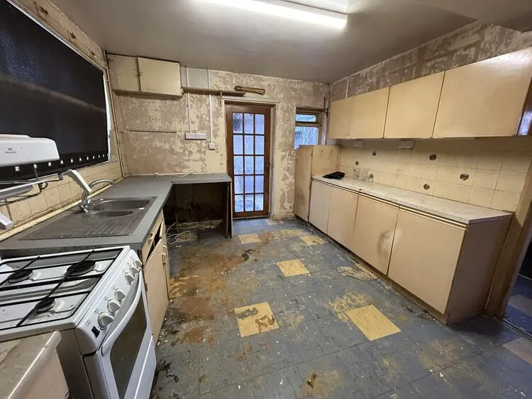 3 bedroom Semi-detached house in Stoke-On-Trent