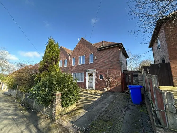 3 bedroom Semi-detached house in Stoke-On-Trent