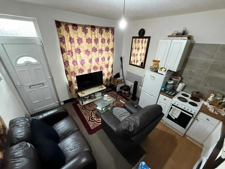 3 bedroom End of terrace house in Stoke-On-Trent