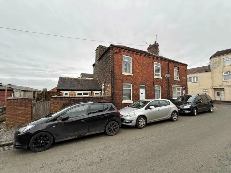 3 bedroom End of terrace house in Stoke-On-Trent