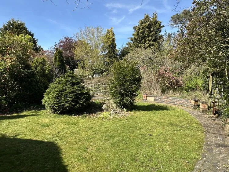 4 bedroom Semi-detached house in Derby