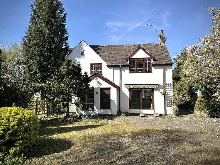 4 bedroom Semi-detached house in Derby