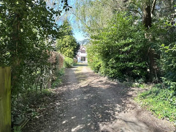 4 bedroom Semi-detached house in Derby