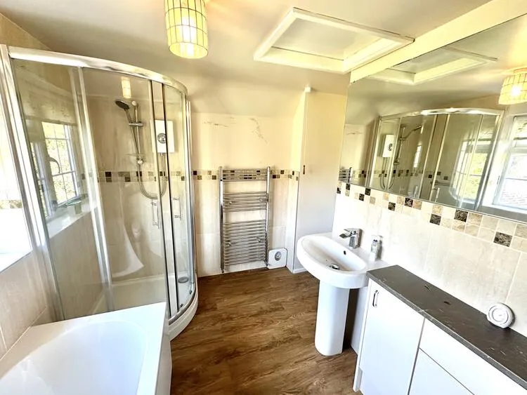 4 bedroom Semi-detached house in Derby