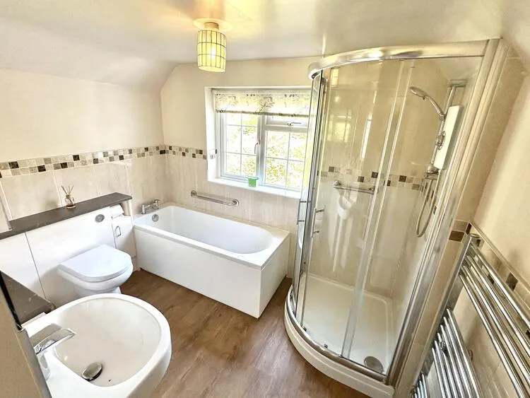 4 bedroom Semi-detached house in Derby