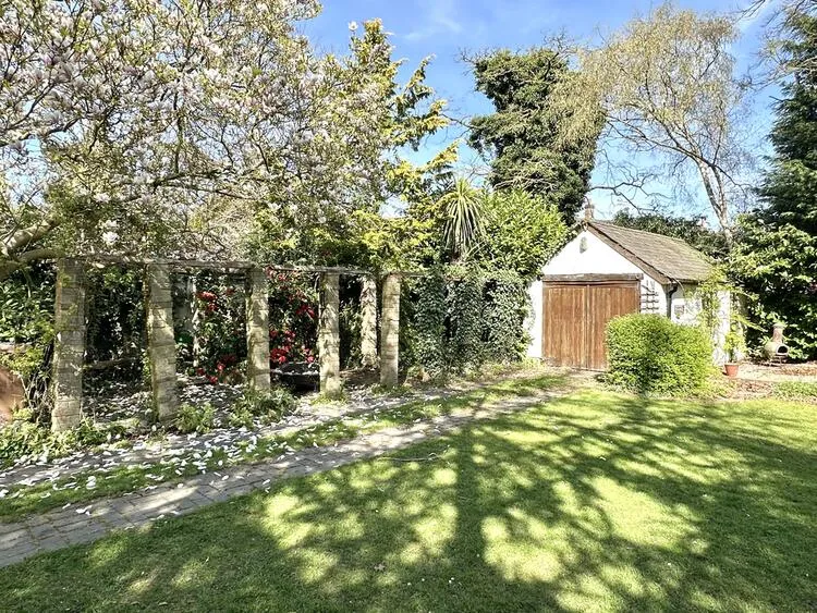 4 bedroom Semi-detached house in Derby