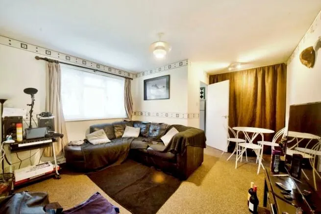 65 Chaffinch Close, Edmonton, N9 8UG