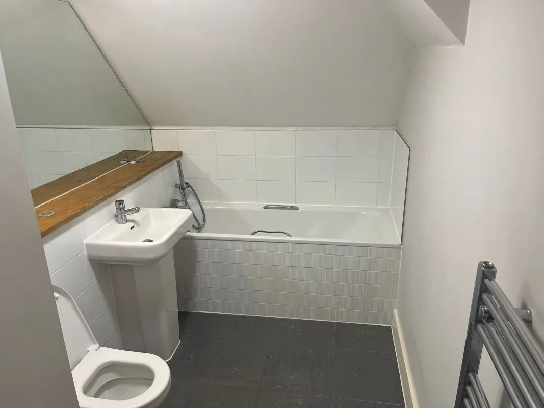 Apartment 12 Queenswood Lodge, 61a Main Road, Romford, Essex, RM2 5EH