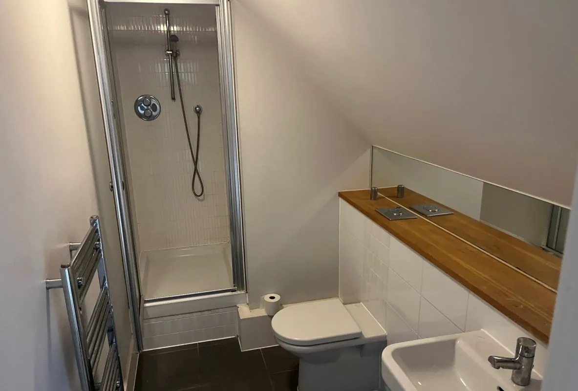 Apartment 12 Queenswood Lodge, 61a Main Road, Romford, Essex, RM2 5EH