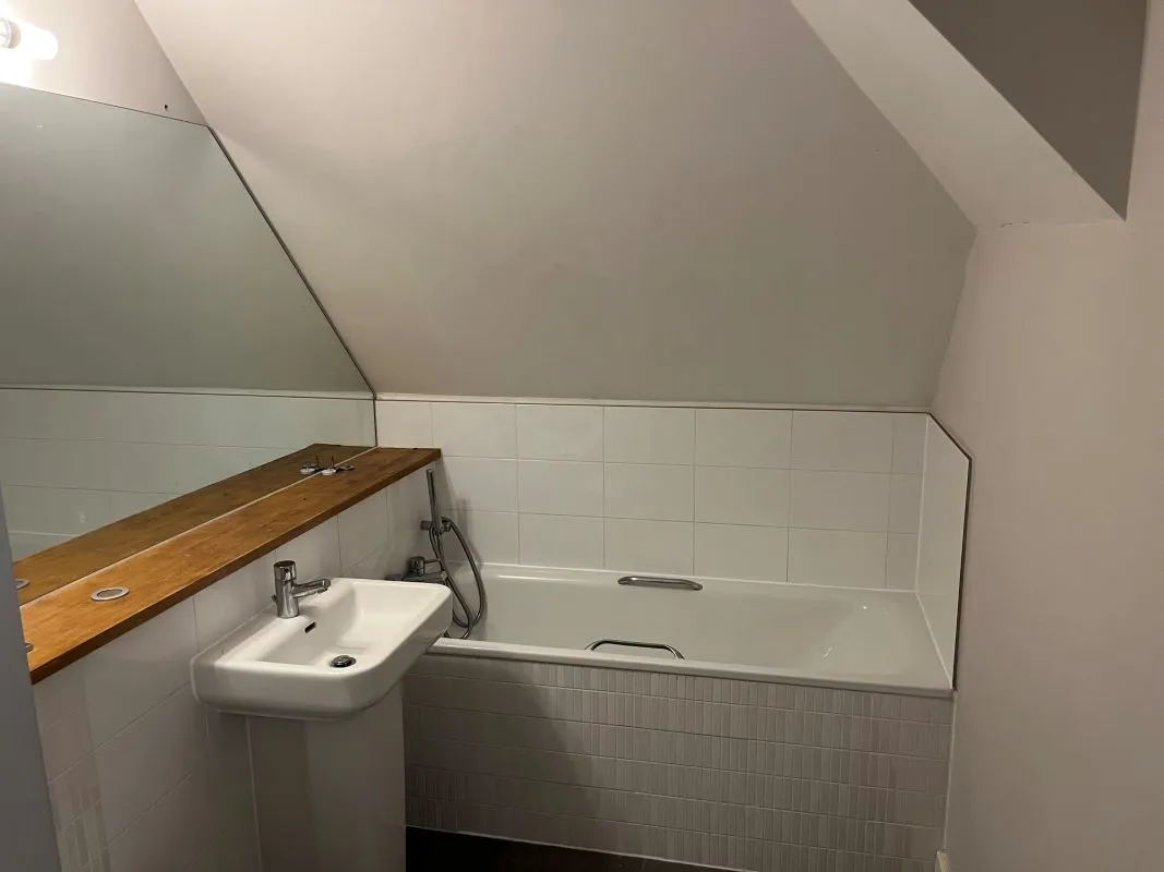 Apartment 12 Queenswood Lodge, 61a Main Road, Romford, Essex, RM2 5EH