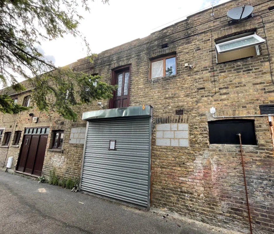 704 Lea Bridge Road & 11 Knotts Green Mews, Leyton, London, E10 6AW