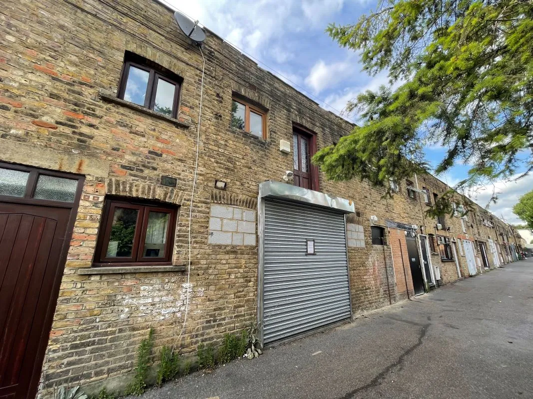 704 Lea Bridge Road & 11 Knotts Green Mews, Leyton, London, E10 6AW