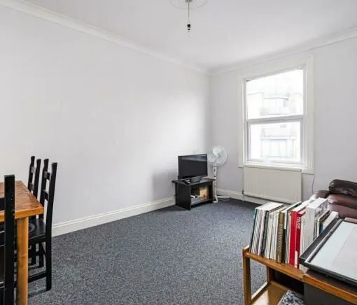 Flat 4, 54 Stoke Newington High Street, London, N16 7PB