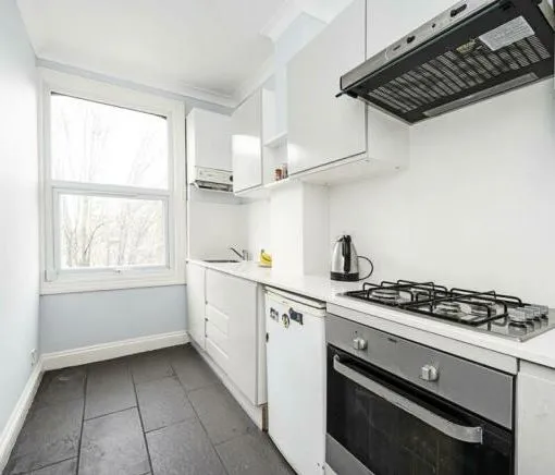 Flat 4, 54 Stoke Newington High Street, London, N16 7PB