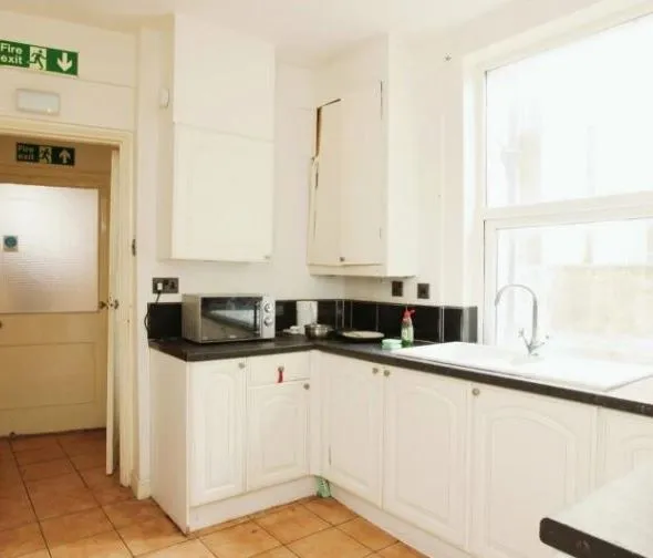 487 Babbacombe Road, Torquay, Devon, TQ1 1HL