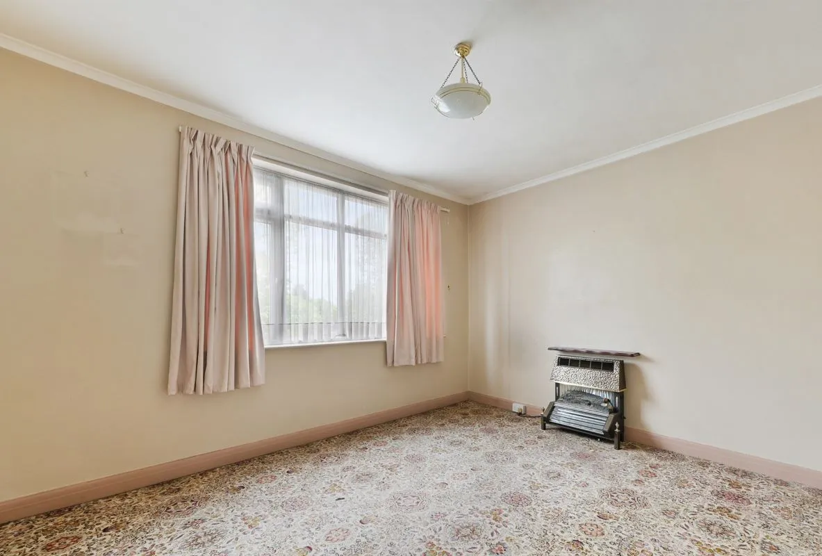 14A Wilton Parade, High Street, Feltham, Middlesex, TW13 4BU