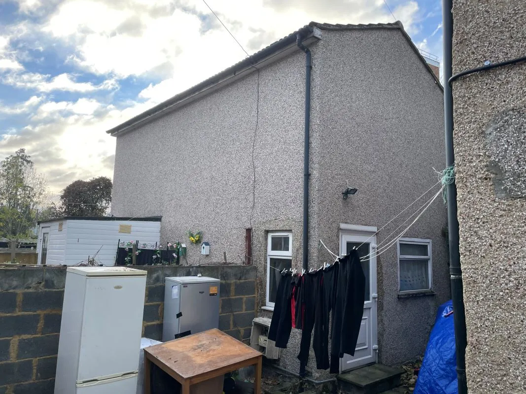 2D Barrington Road, Manor Park, London, E12 6JH