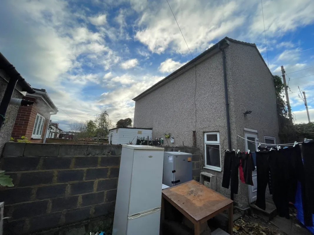2D Barrington Road, Manor Park, London, E12 6JH