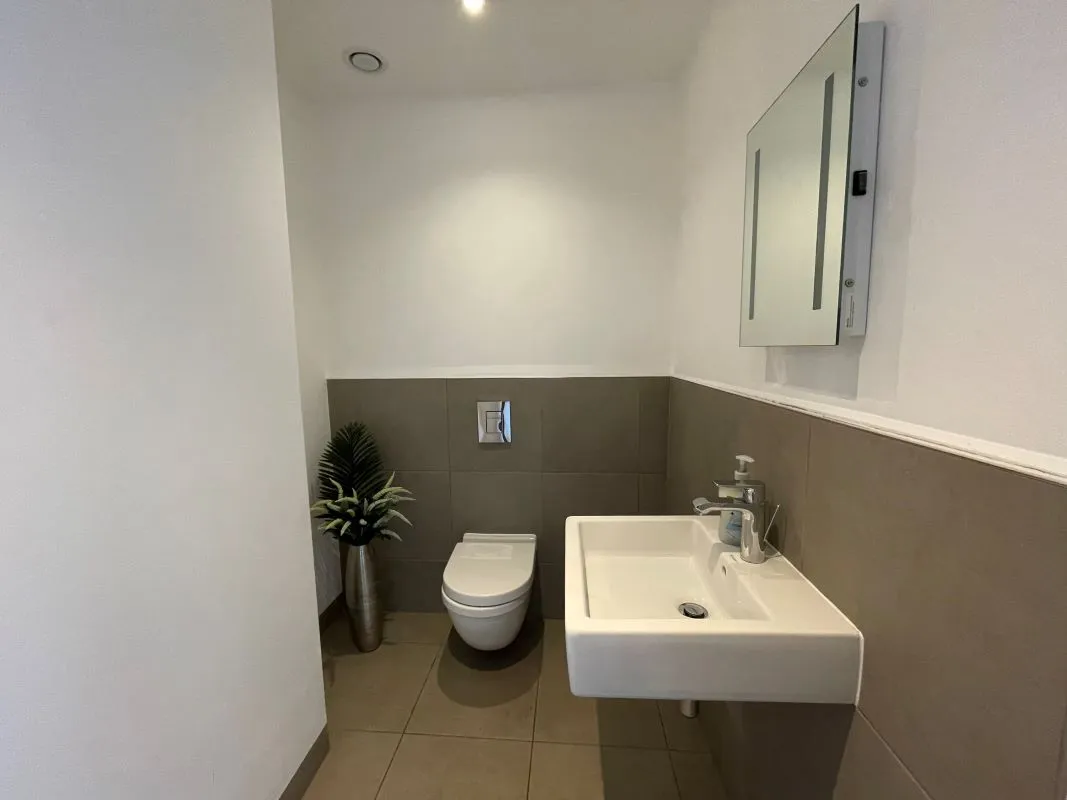 Penthouse Flat, 280 Borough High Street, London, Southwark, SE1 1JS