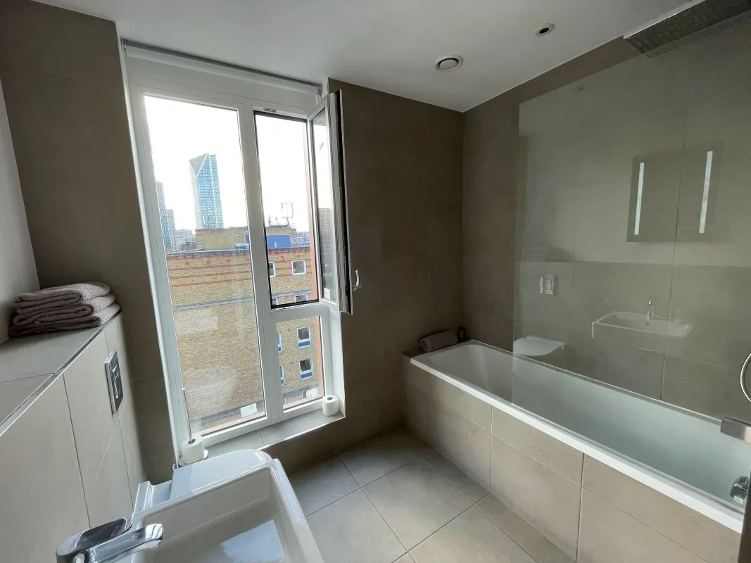 Penthouse Flat, 280 Borough High Street, London, Southwark, SE1 1JS