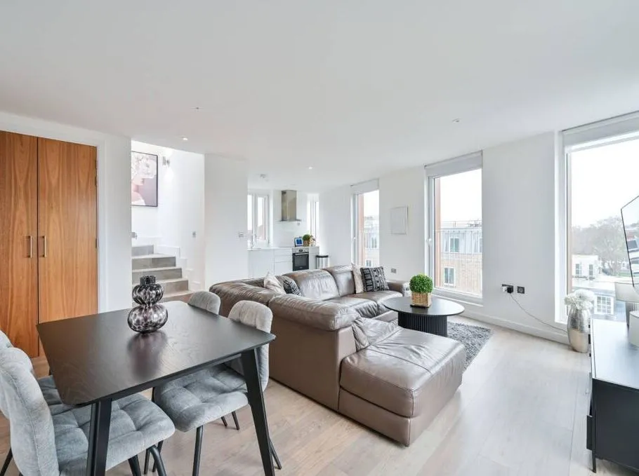 Penthouse Flat, 280 Borough High Street, London, Southwark, SE1 1JS