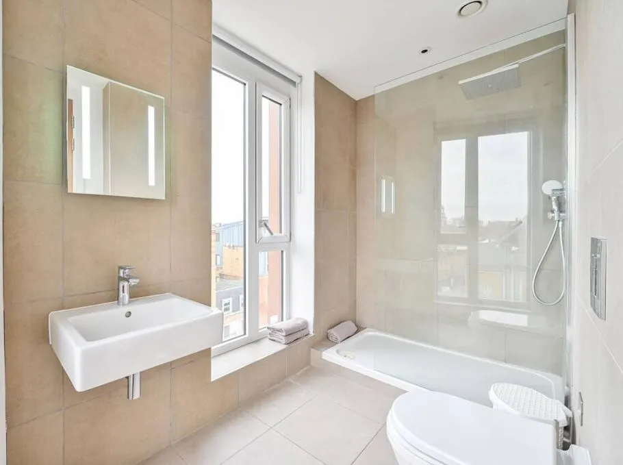 Penthouse Flat, 280 Borough High Street, London, Southwark, SE1 1JS