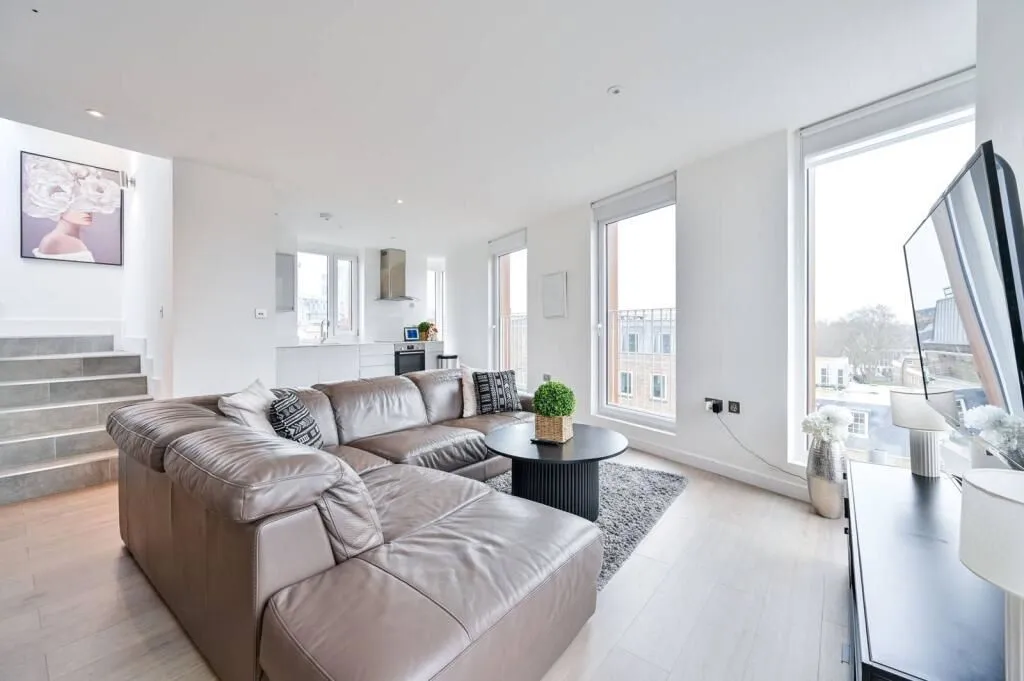 Penthouse Flat, 280 Borough High Street, London, Southwark, SE1 1JS