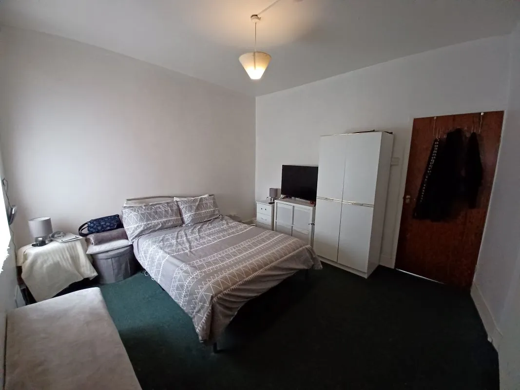 11 Hainault Street, Ilford, Essex, IG1 4EJ