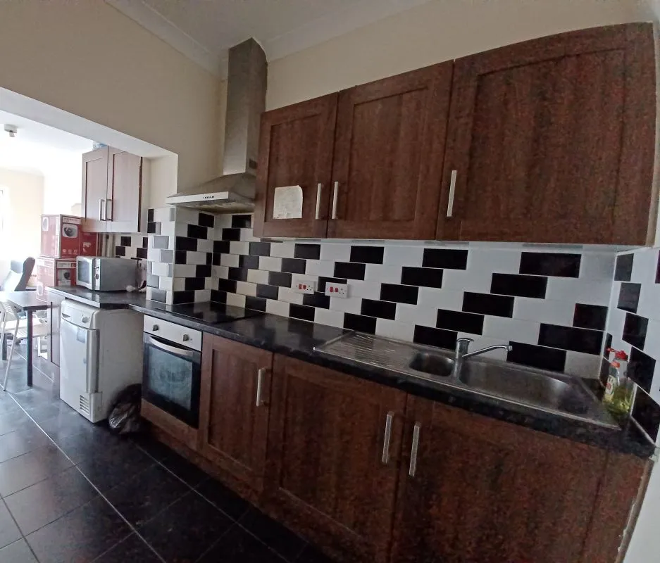 9 Scarborough Road, London, E11 4AL