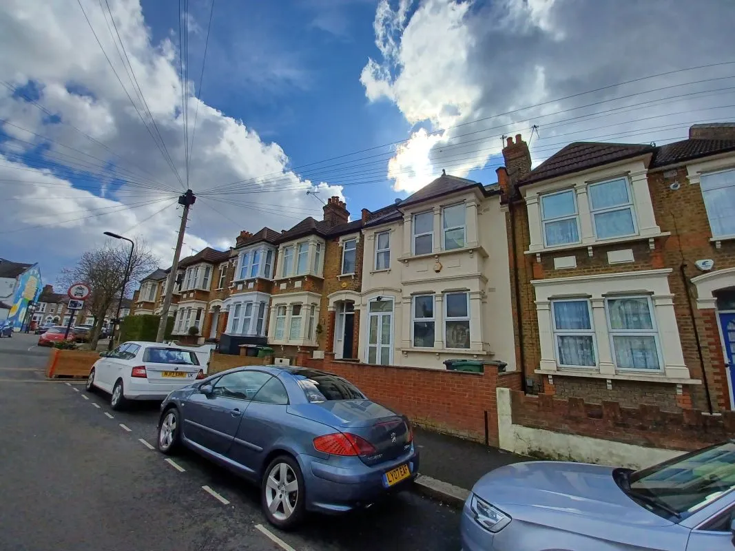 9 Scarborough Road, London, E11 4AL