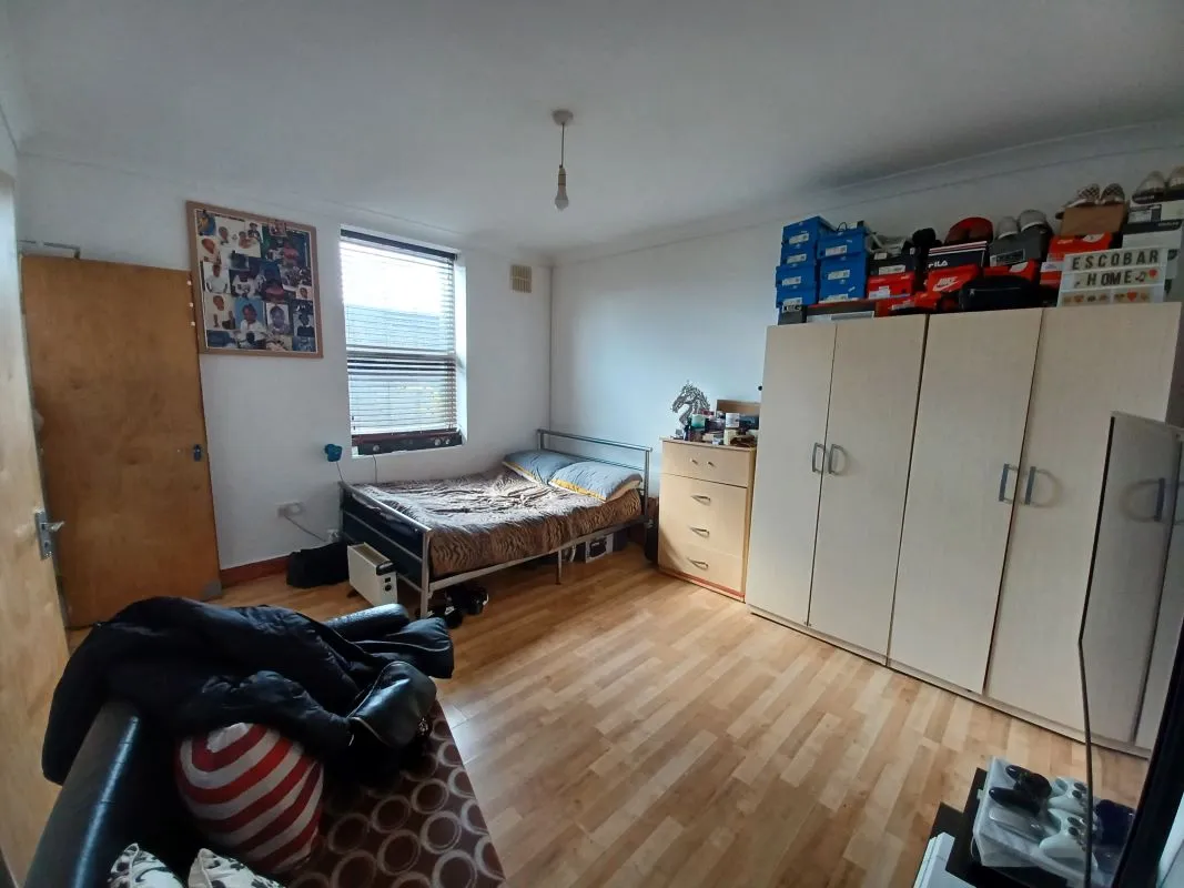 9 Scarborough Road, London, E11 4AL