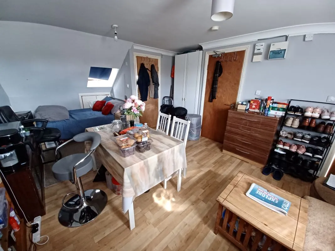9 Scarborough Road, London, E11 4AL