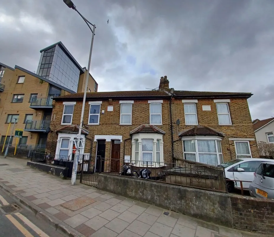 11 Hainault Street, Ilford, Essex, IG1 4EJ