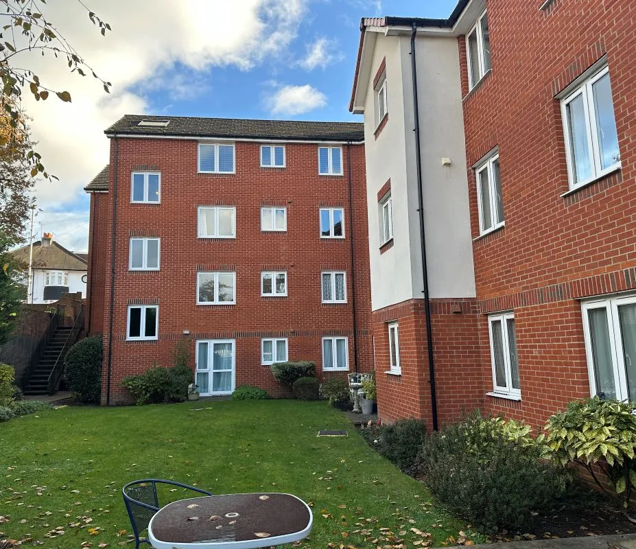 10 Laburnum Court, 9 Harefield Road, Uxbridge, Middlesex, UB8 1FQ