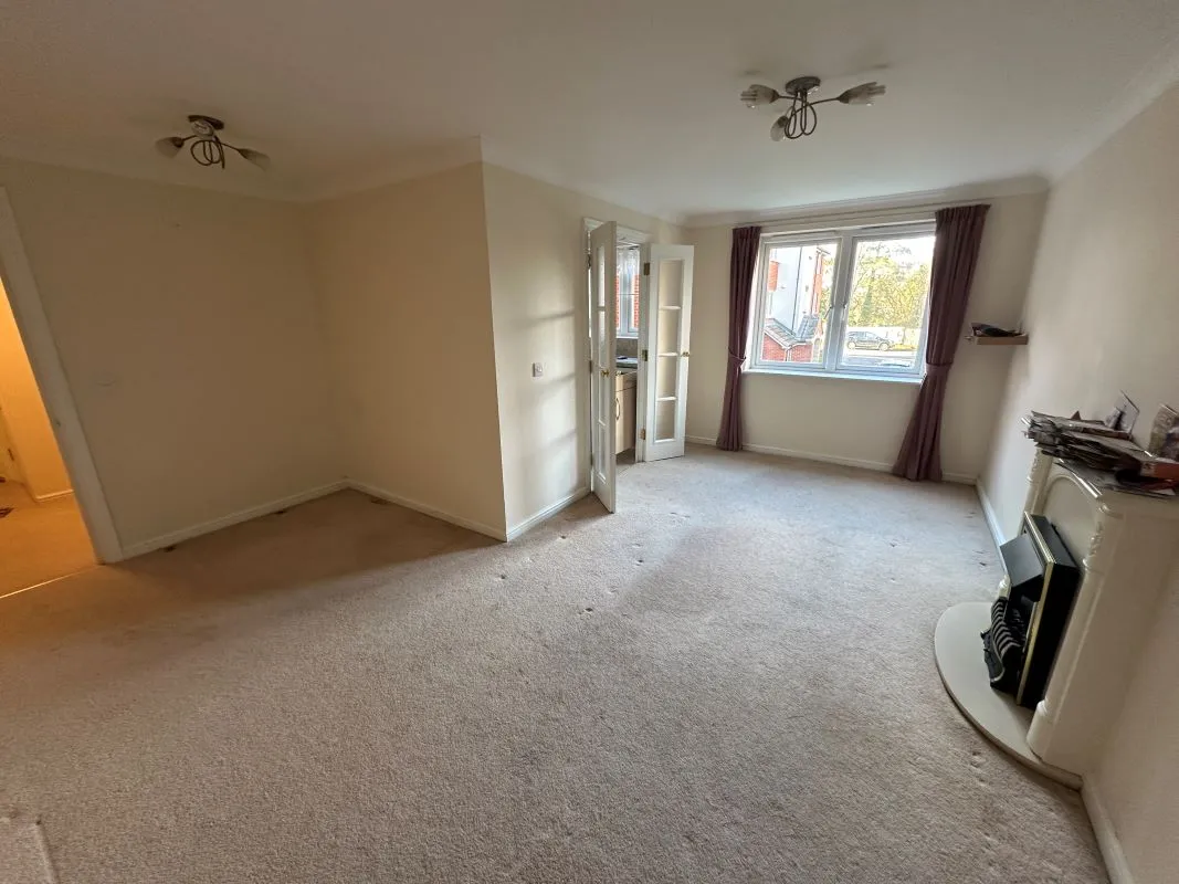 10 Laburnum Court, 9 Harefield Road, Uxbridge, Middlesex, UB8 1FQ