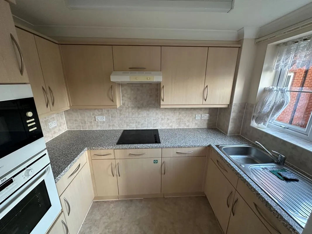 10 Laburnum Court, 9 Harefield Road, Uxbridge, Middlesex, UB8 1FQ