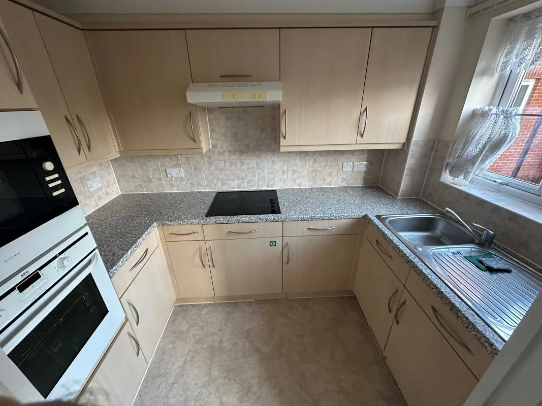 10 Laburnum Court, 9 Harefield Road, Uxbridge, Middlesex, UB8 1FQ