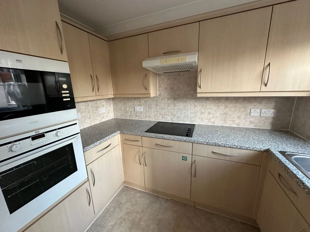 10 Laburnum Court, 9 Harefield Road, Uxbridge, Middlesex, UB8 1FQ