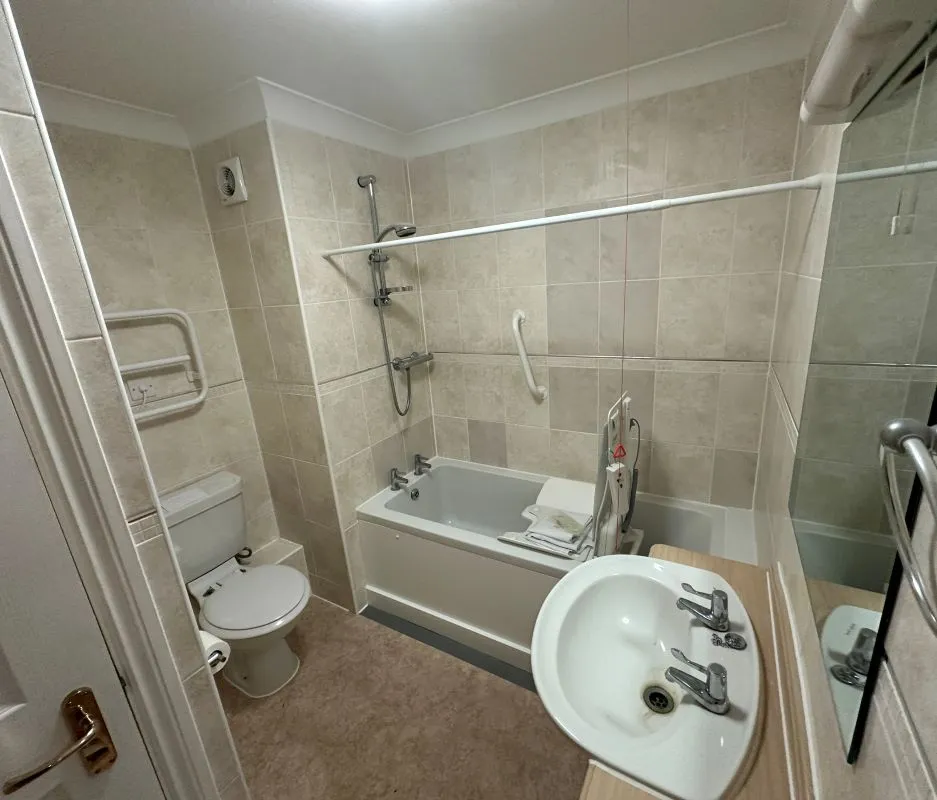 10 Laburnum Court, 9 Harefield Road, Uxbridge, Middlesex, UB8 1FQ