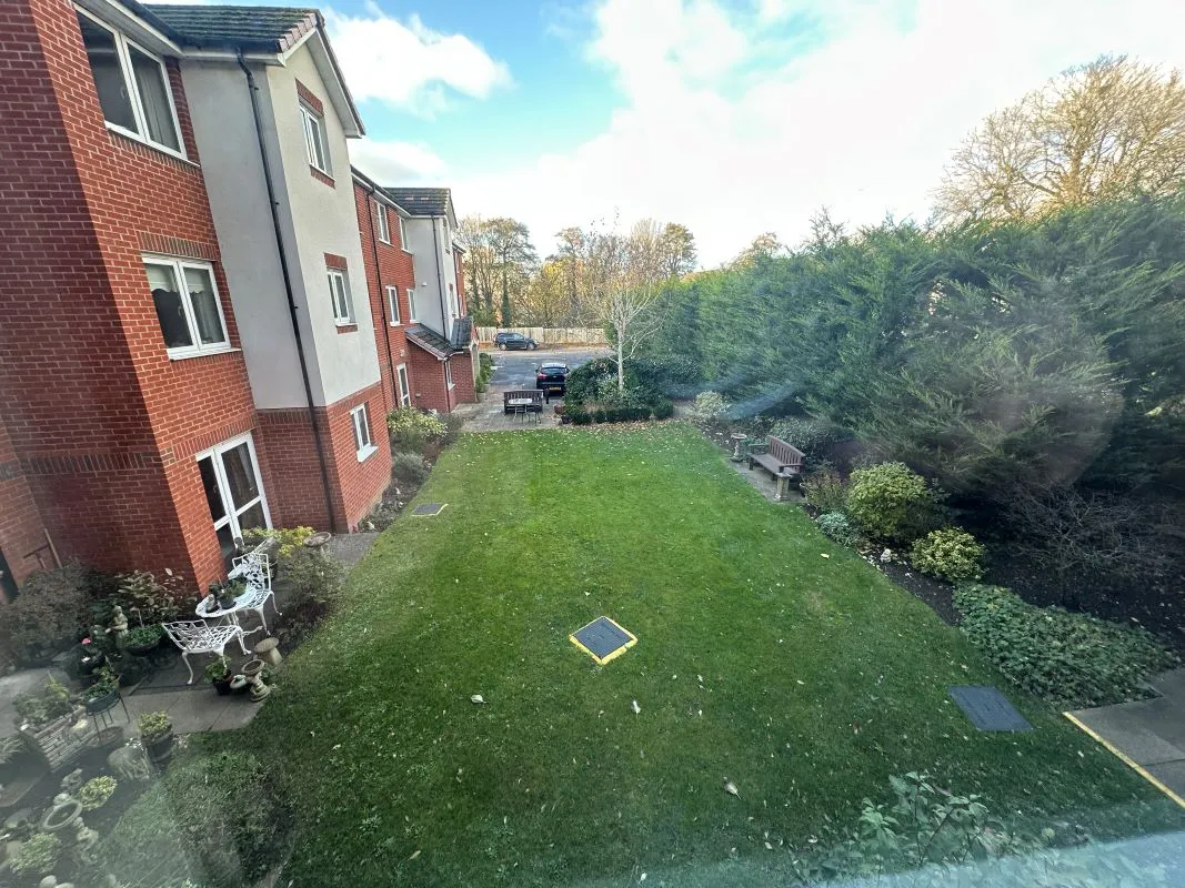 10 Laburnum Court, 9 Harefield Road, Uxbridge, Middlesex, UB8 1FQ