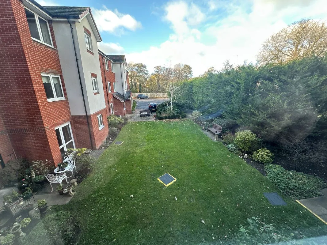 10 Laburnum Court, 9 Harefield Road, Uxbridge, Middlesex, UB8 1FQ