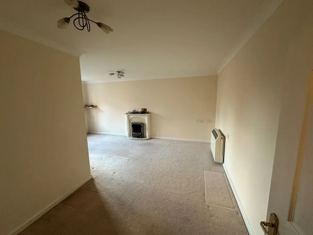 10 Laburnum Court, 9 Harefield Road, Uxbridge, Middlesex, UB8 1FQ