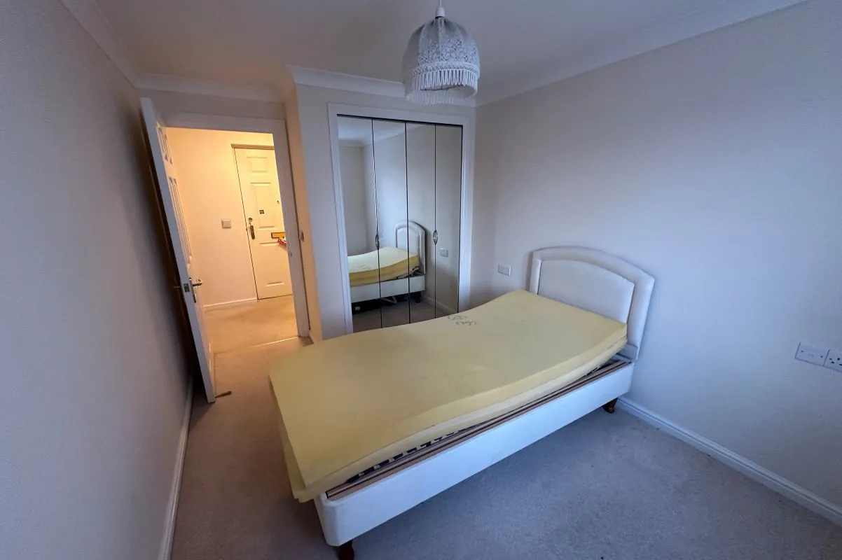 10 Laburnum Court, 9 Harefield Road, Uxbridge, Middlesex, UB8 1FQ