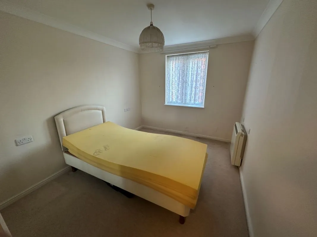 10 Laburnum Court, 9 Harefield Road, Uxbridge, Middlesex, UB8 1FQ