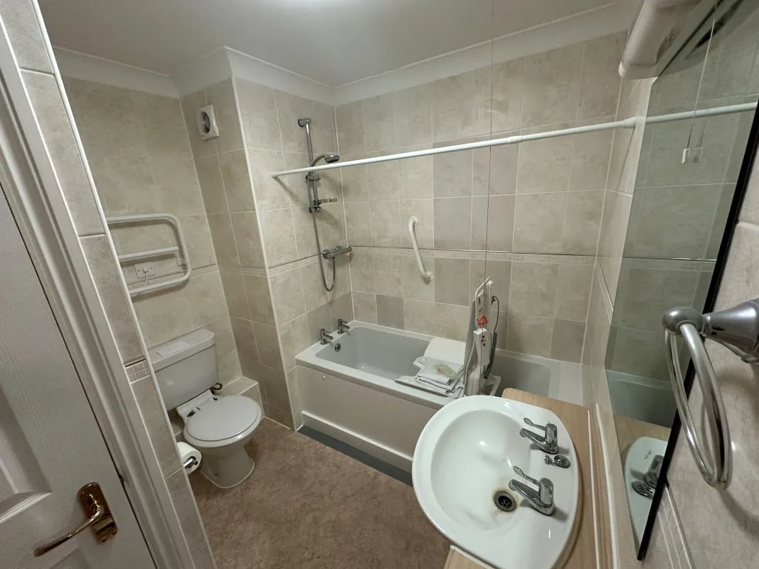 10 Laburnum Court, 9 Harefield Road, Uxbridge, Middlesex, UB8 1FQ