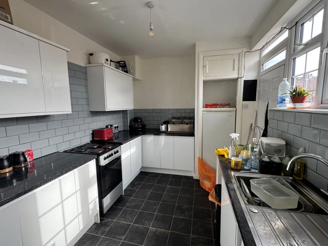 4 Broadway Parade, Elm Park, Hornchurch, Essex, RM12 4RS