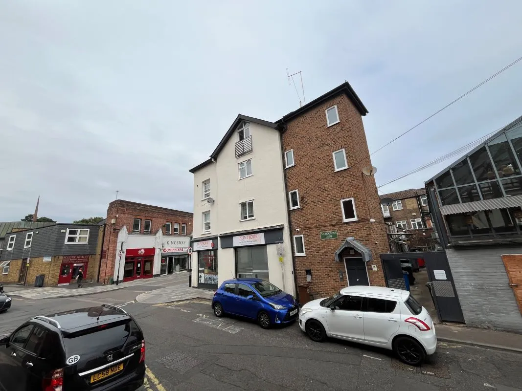 Blandy House and Shops, King Street, and Flats 1 to 3, Nicholson Lane, Maidenhead, SL6 1DZ
